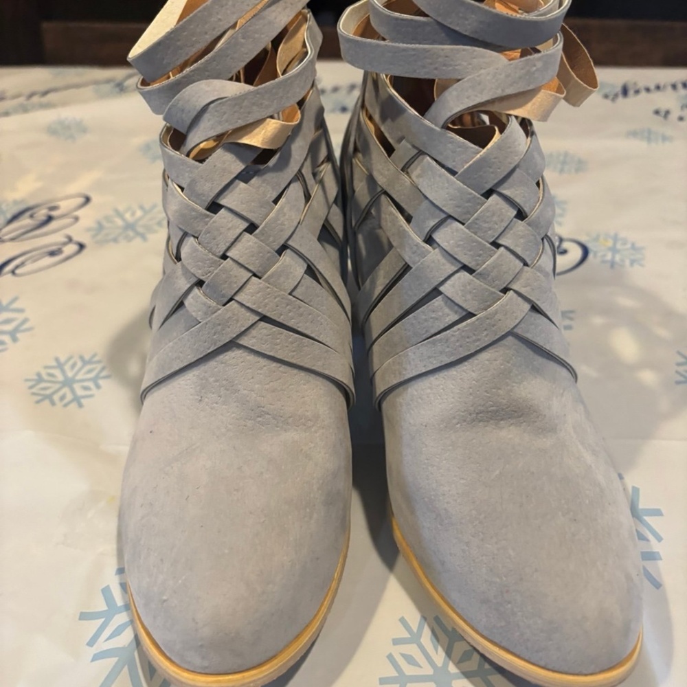 Laced half boots